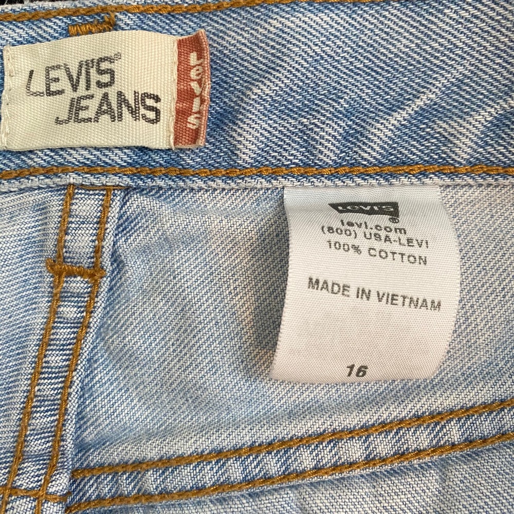 Levi’s Short - Picture 3 of 4